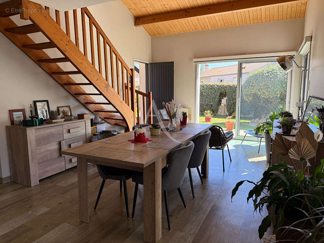 Maison à MOUTIERS-LES-MAUXFAITS