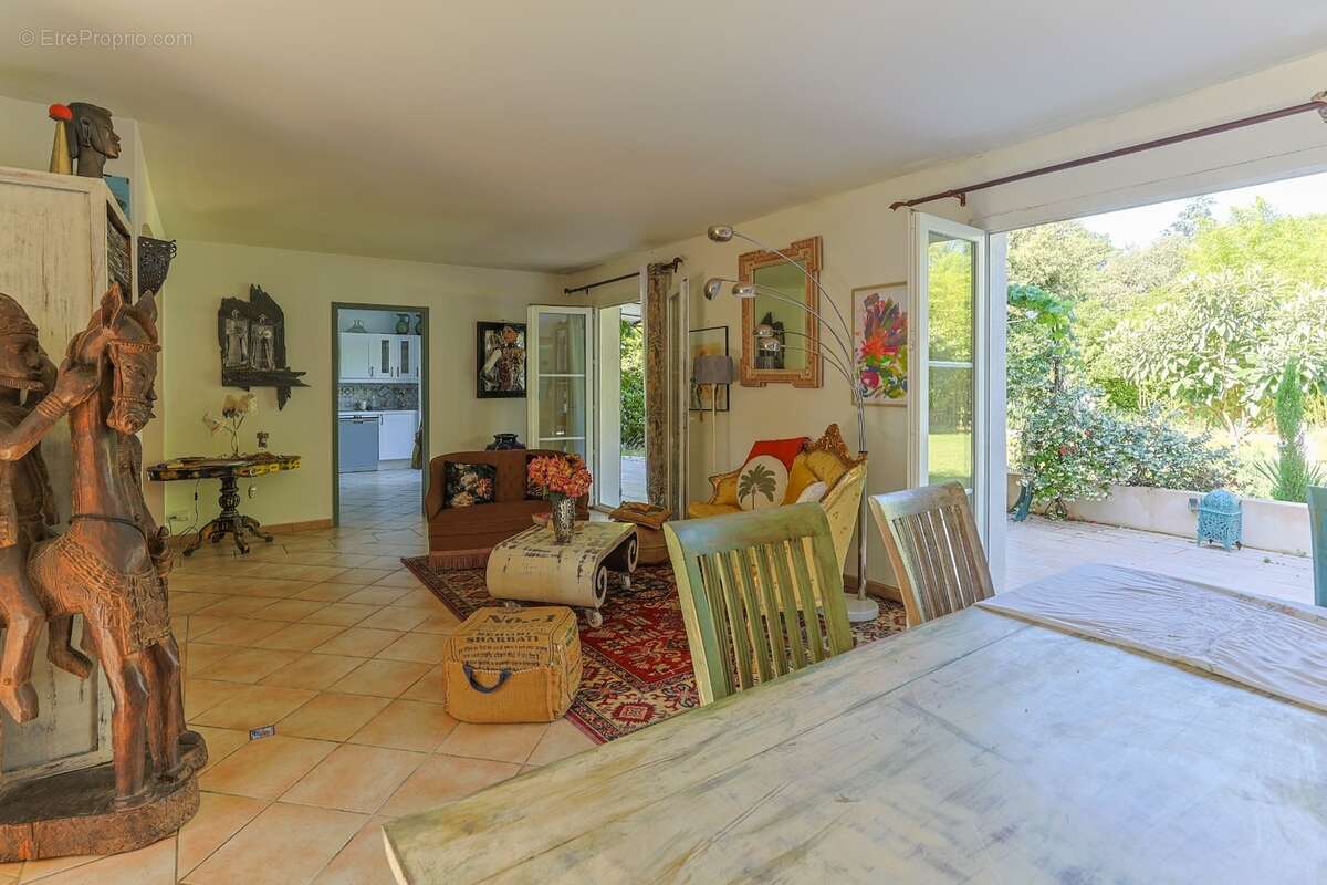 Dans le centre de castelnau le lez (34) ,ideal projet familial : magnifique bastide avec jardin et terrains constructibles - photo 7