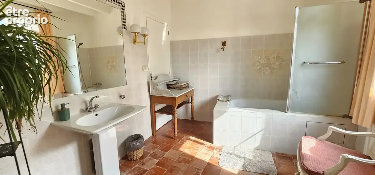 Ancienne seigneurie avec chambres d’hôtes, gîte et parc de 3,6 hectares   Nord de la Vienne - photo 10
