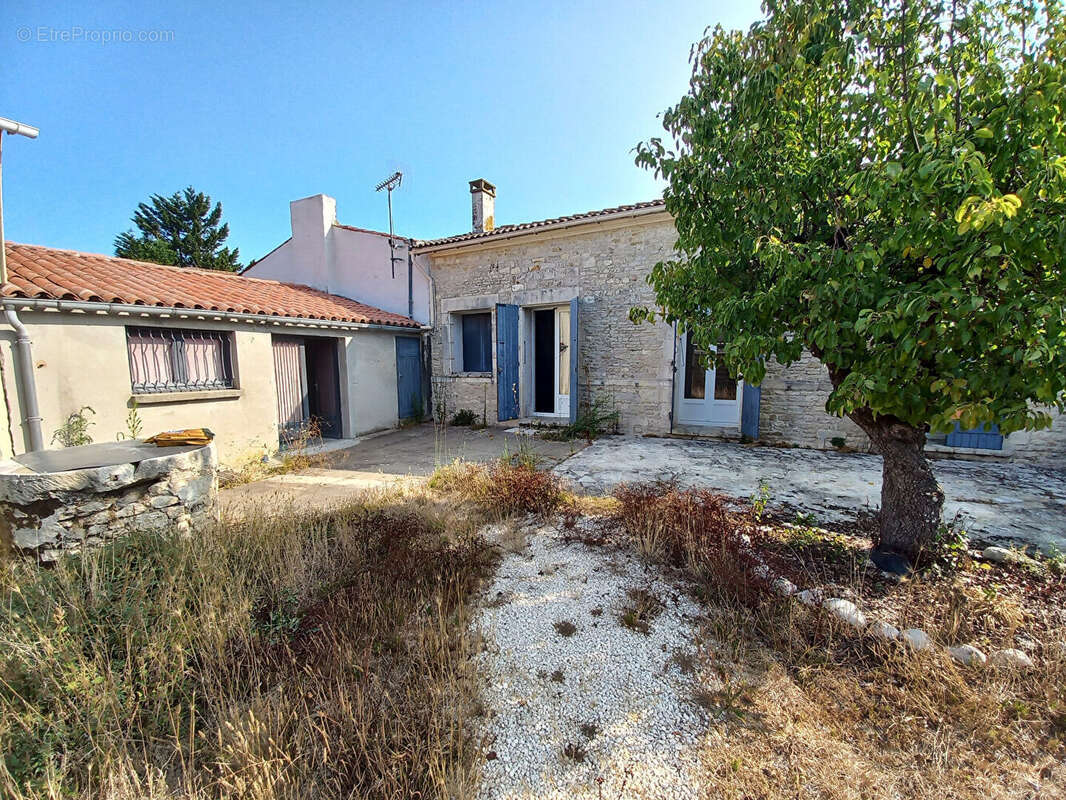 Charmante maison avec nombreuses dépendances au coeur de l'Île d'Oléron - photo 2