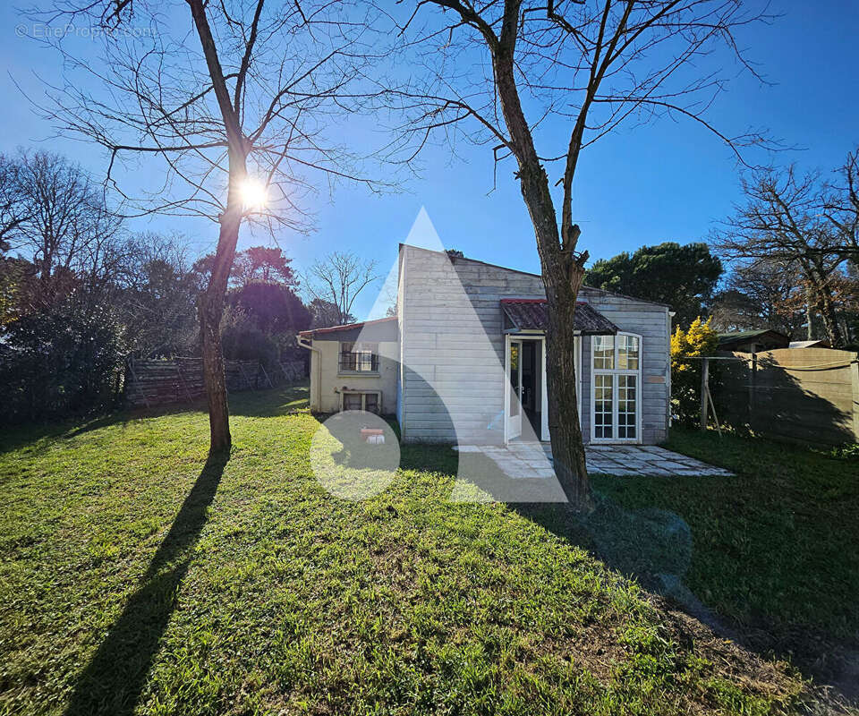 Maison à LES MATHES