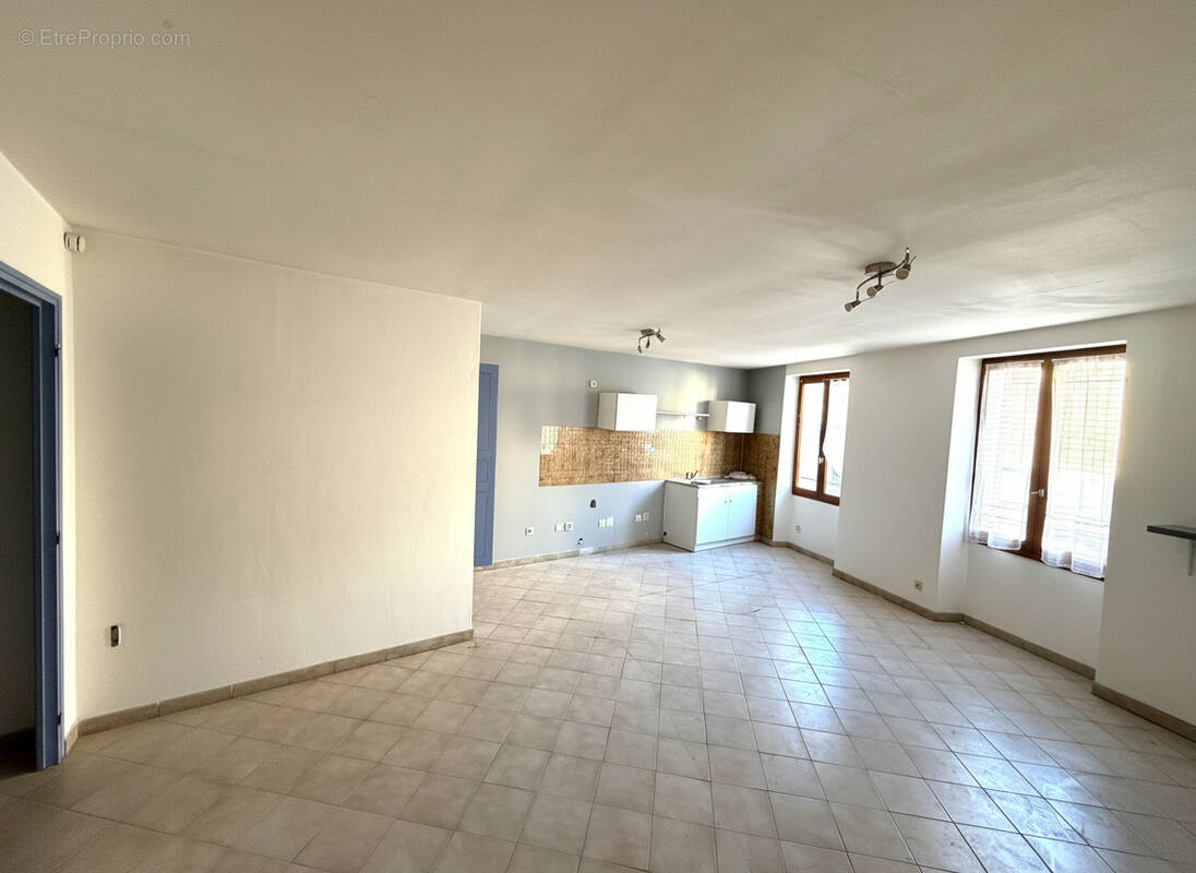 Appartement à CARCES