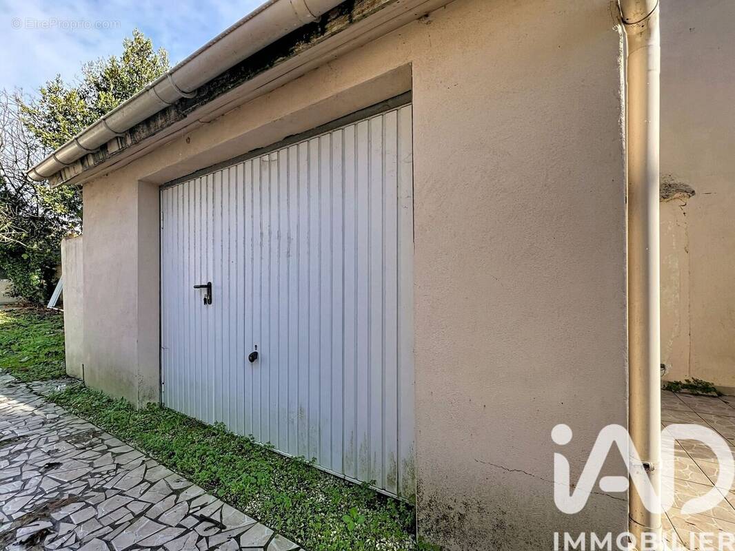 Photo 1 - Parking à LA ROCHELLE