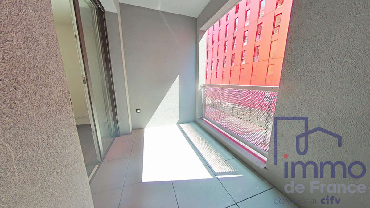 Appartement 63 m² à Saint-Etienne  - photo 2