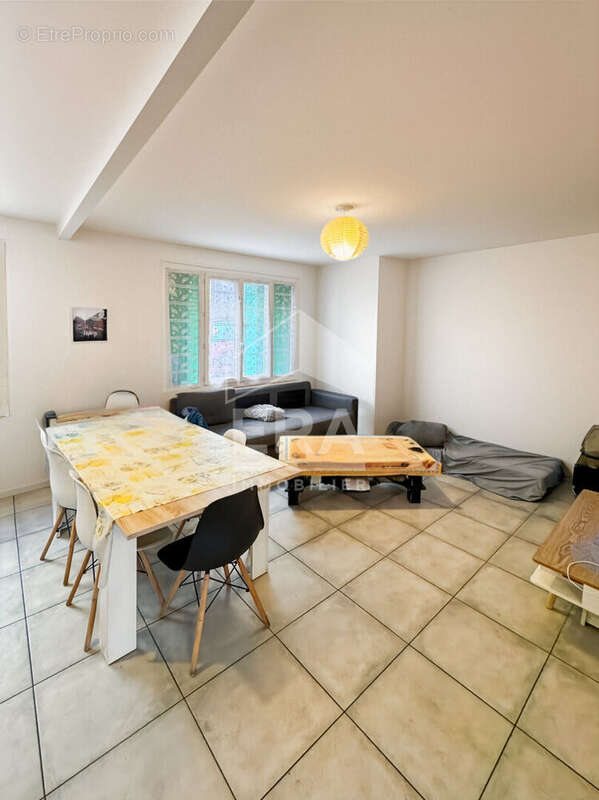 Appartement à MARSEILLE-3E