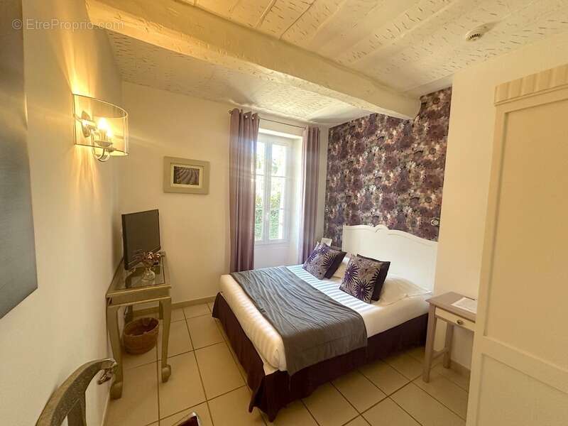 Commerce à COLLOBRIERES