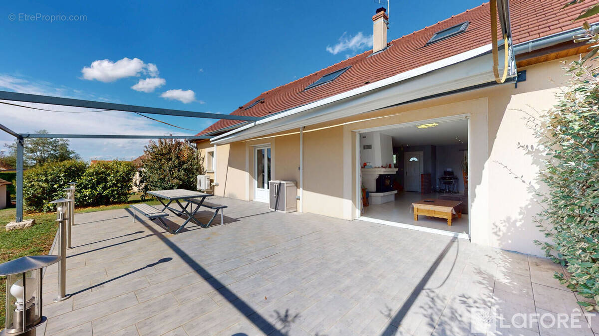 Maison à VILLENEUVE-SUR-ALLIER