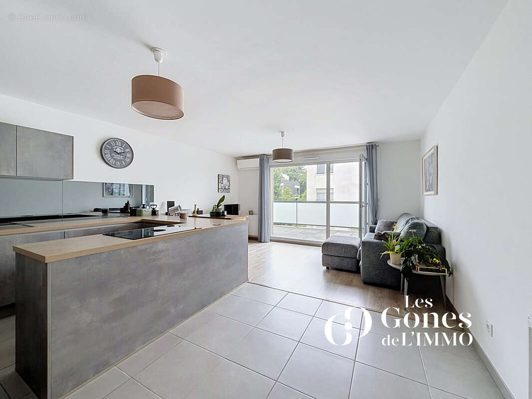 À pied du centre de Craponne   Superbe T4 récent avec balcon dans résidence sécurisée, possibilité garage doub - photo 10