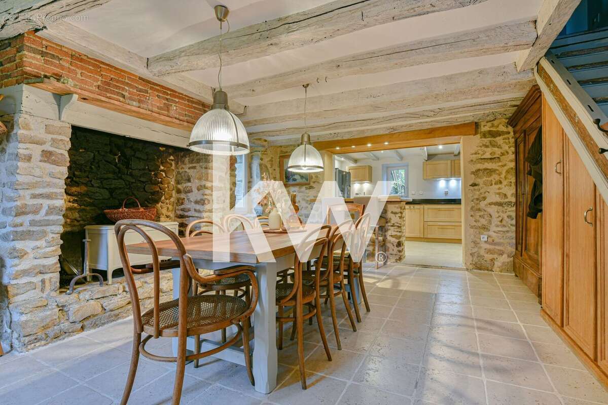 Maison à COMPREIGNAC