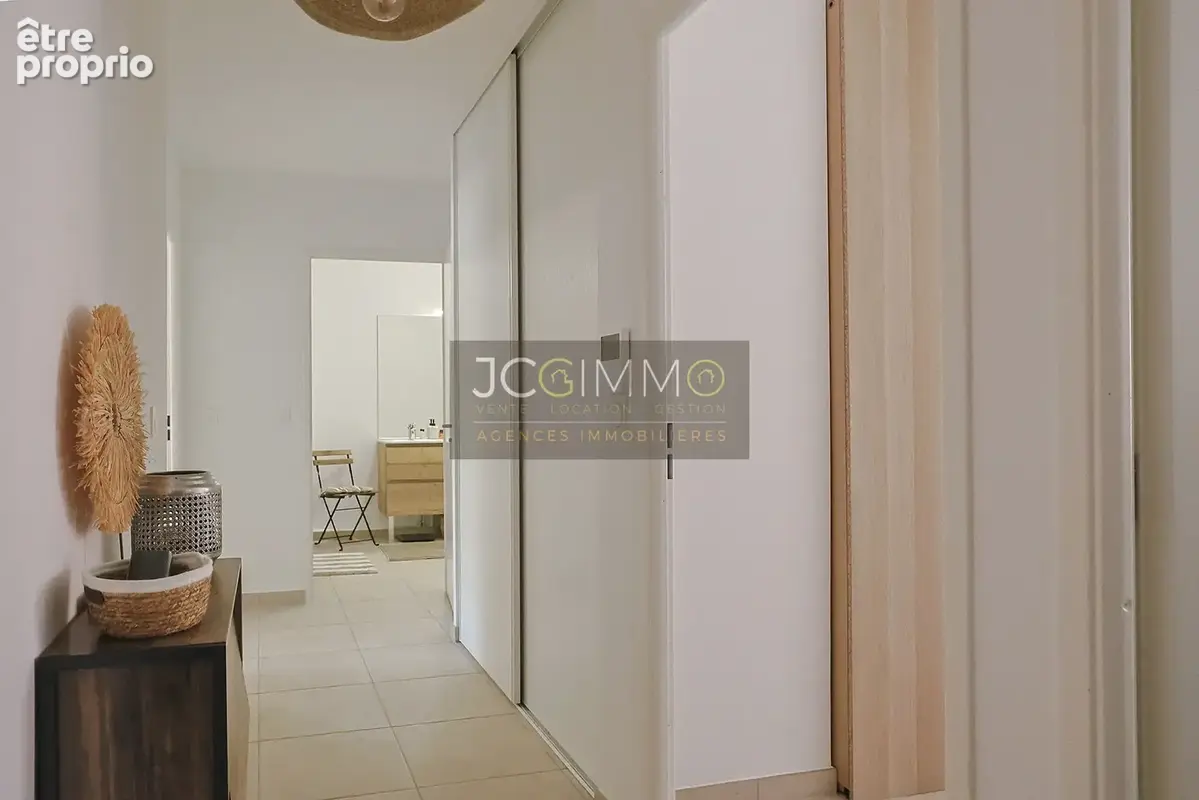 Appartement t3 - ascenseur-  balcon et double garage - sollies-pont 83210 - photo 10