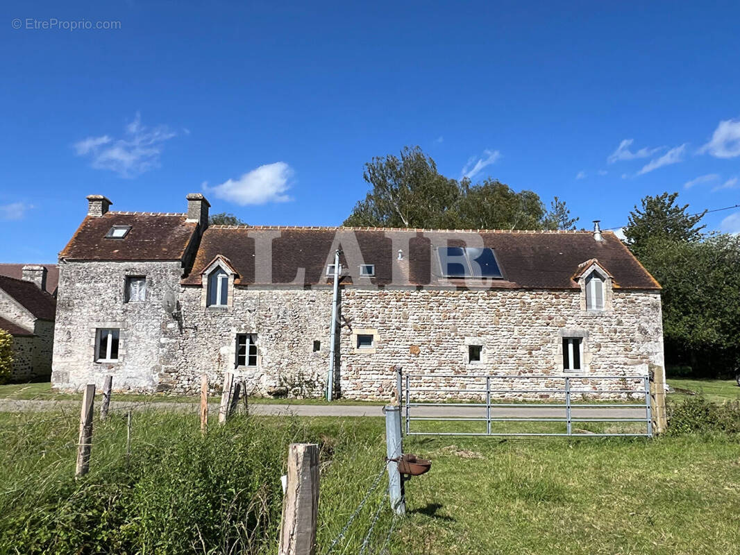 Maison à AVOINE