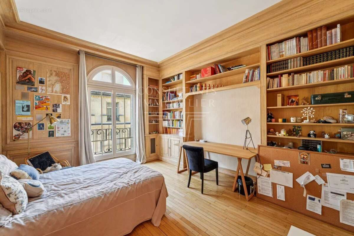 Appartement à NEUILLY-SUR-SEINE