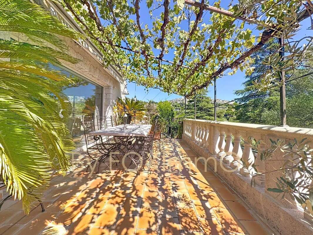 Villa de caractere vue panoramique sur Saint-Paul-de-Vence – 370 m² , piscine, terrain 2000m2, calme - photo 6