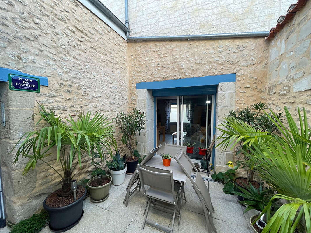 Maison à MORTAGNE-SUR-GIRONDE