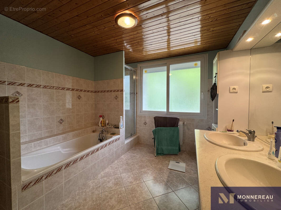 Maison à BAIGNES-SAINTE-RADEGONDE