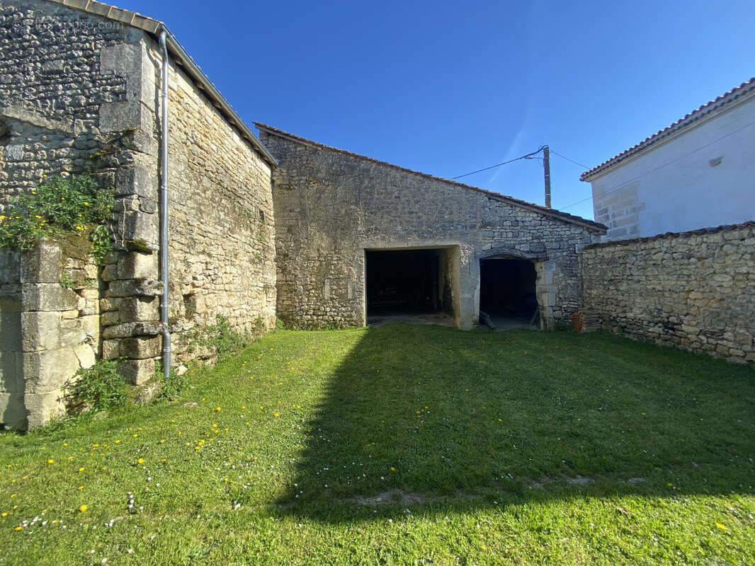 Maison à LINARS