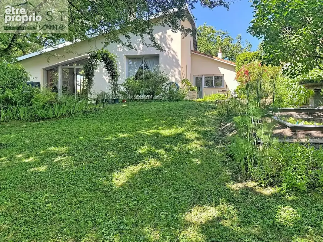 Maison à CHARBONNIERES-LES-BAINS