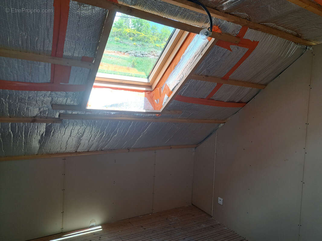 Maison en pierre en partie rénovée et petite bergerie - photo 17