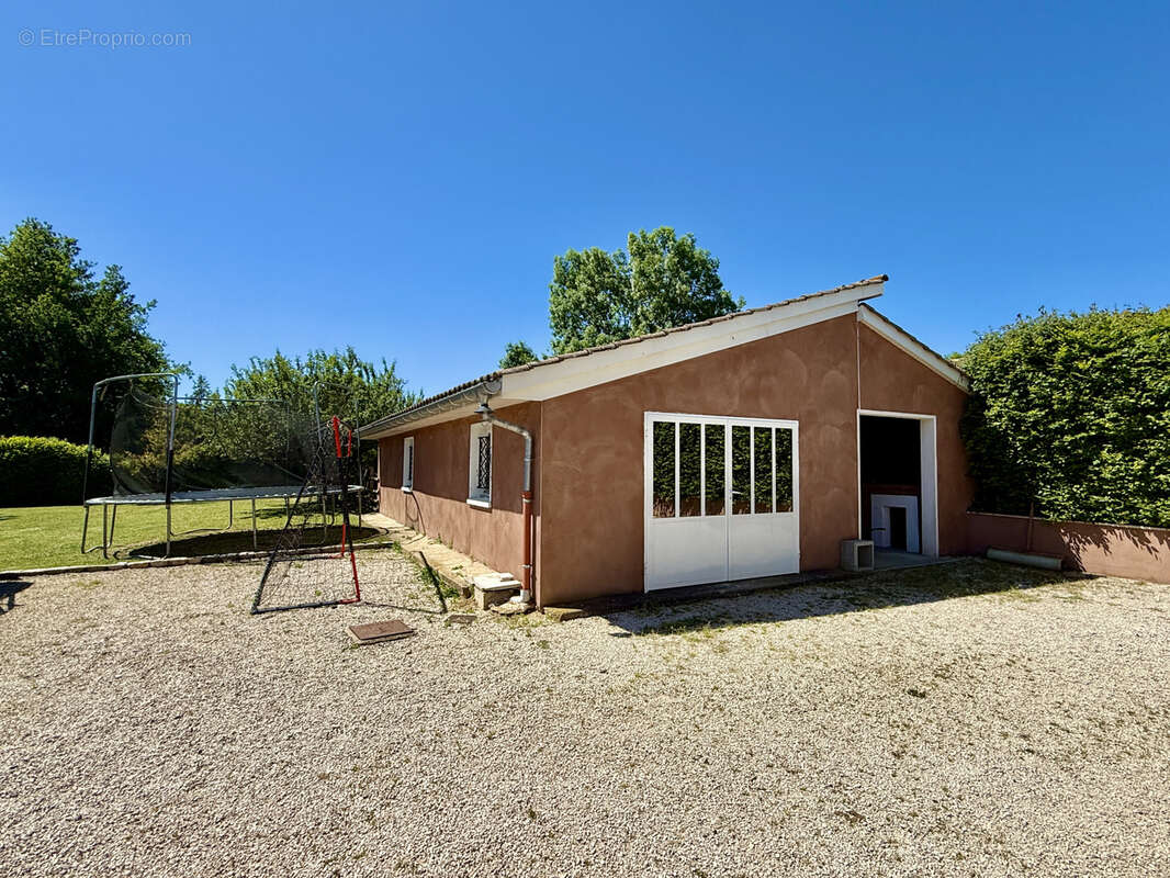 Maison à CRUZILLES-LES-MEPILLAT