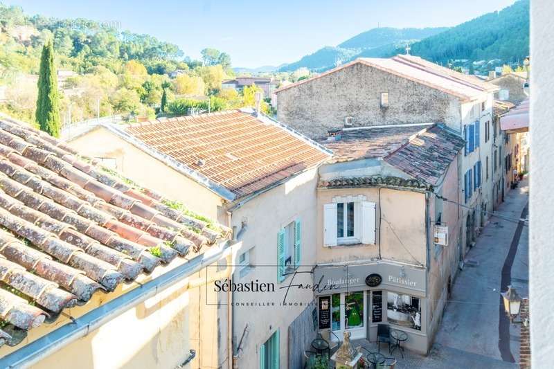 Appartement à SOLLIES-TOUCAS