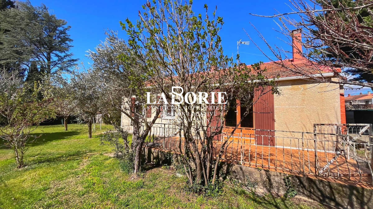 Maison 110 m² à Entraigues-Sur-La-Sorgue  - photo 2