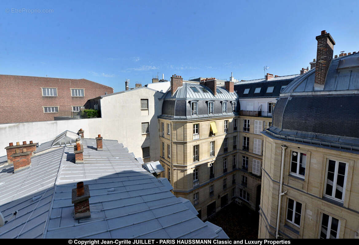 Appartement à PARIS-8E