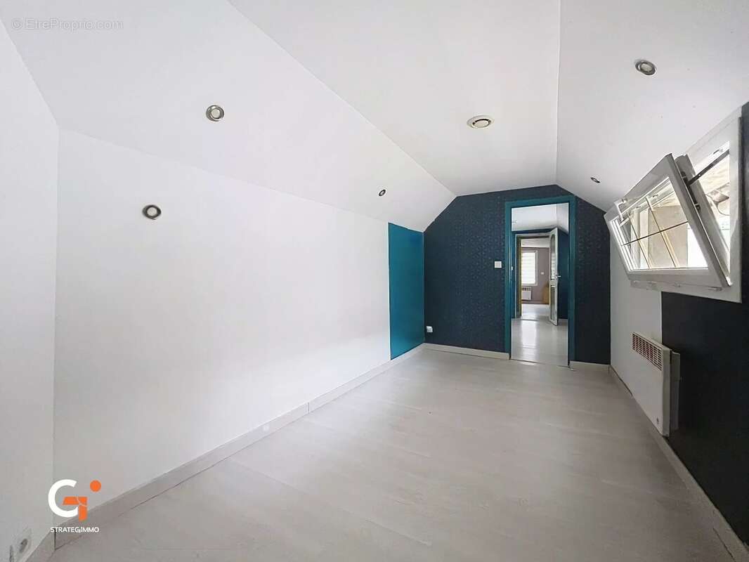 Maison de ville avec annexes - photo 9