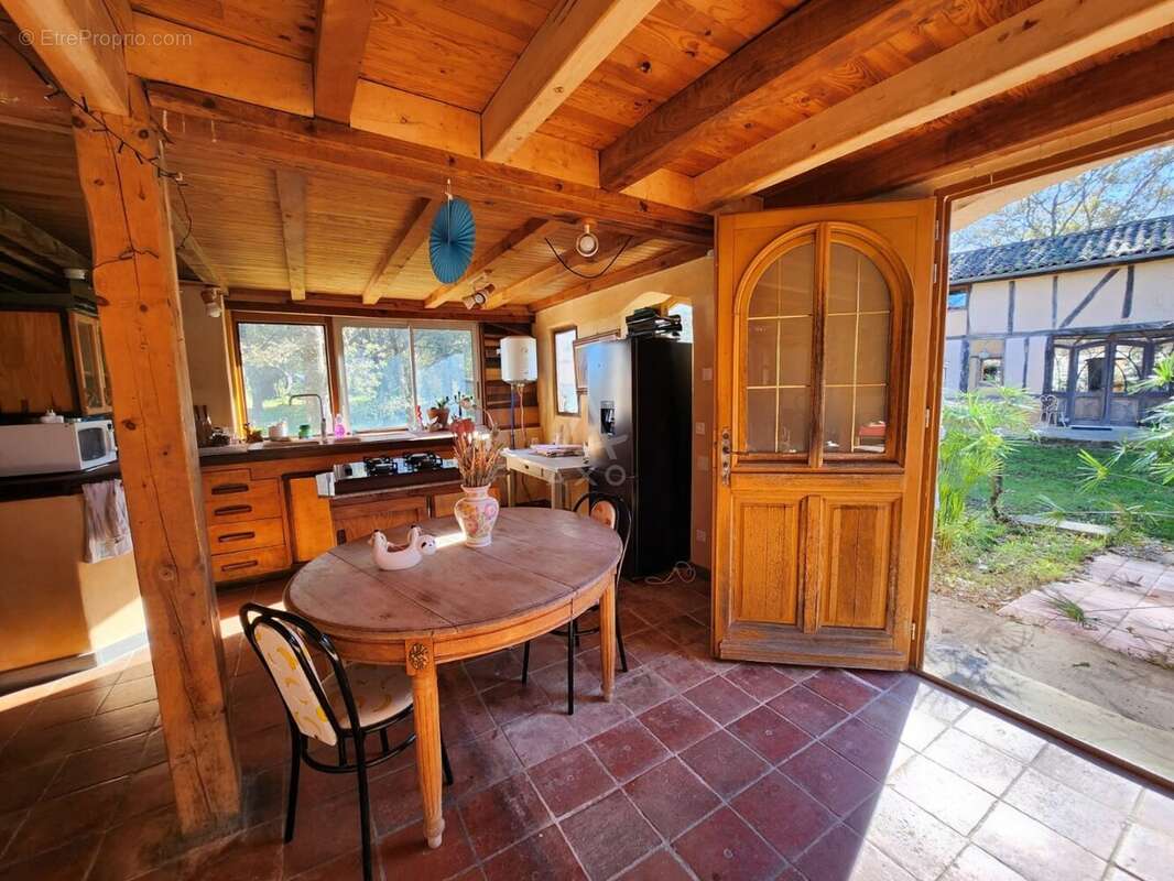 Disponible a la vente ancien corps de ferme d'exception avec gîte indépendant - photo 3