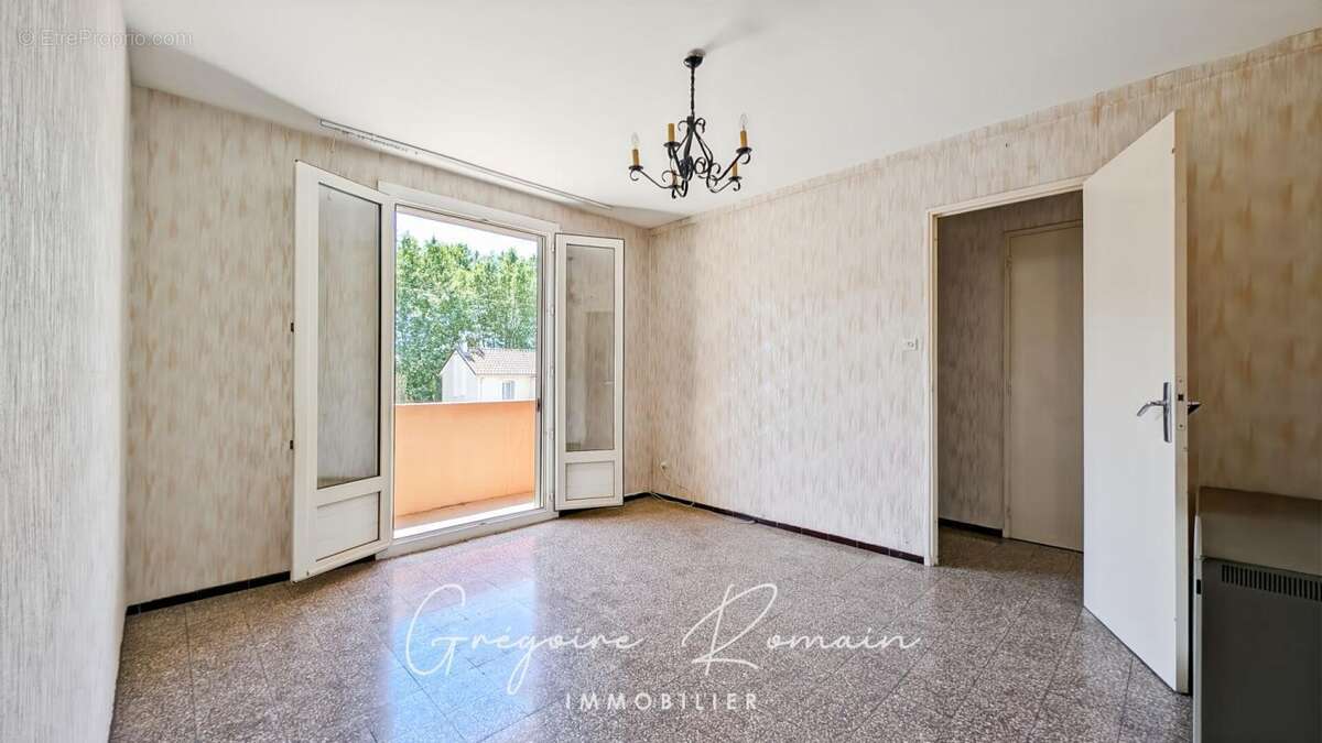 Appartement Port Saint Louis Du Rhone 4 pièce(s) 61 m2 - photo 2