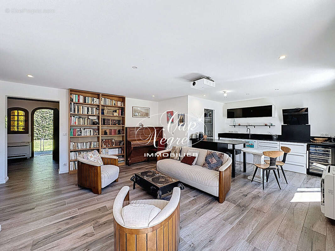 Maison à BORMES-LES-MIMOSAS