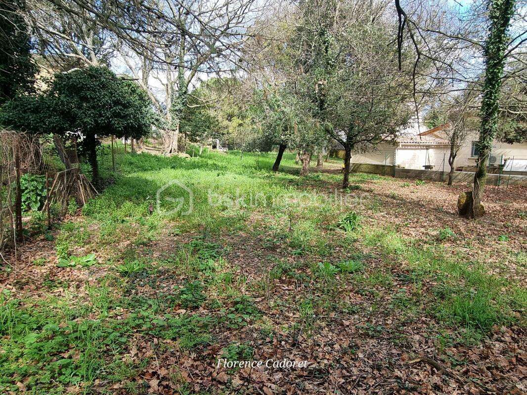 Terrain à VERS-PONT-DU-GARD