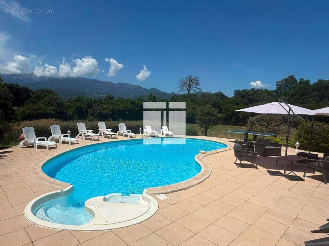 Charmante villa de 167m2 avec piscine édifiée sur un terrain de 2 722m2 - photo 18