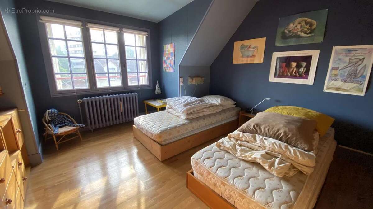 Maison à LES CLAYES-SOUS-BOIS