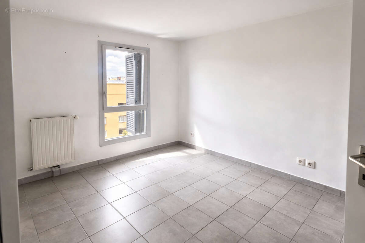 T4 lumineux avec terrasse & double parking - Suite parentale - À deux pas des Terrasses du Port - photo 5