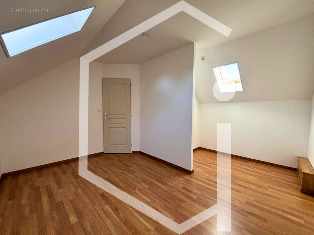 Maison à SURY-PRES-LERE