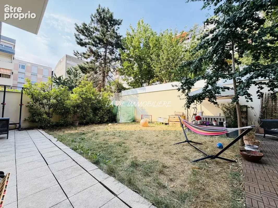 Appartement à CHARENTON-LE-PONT