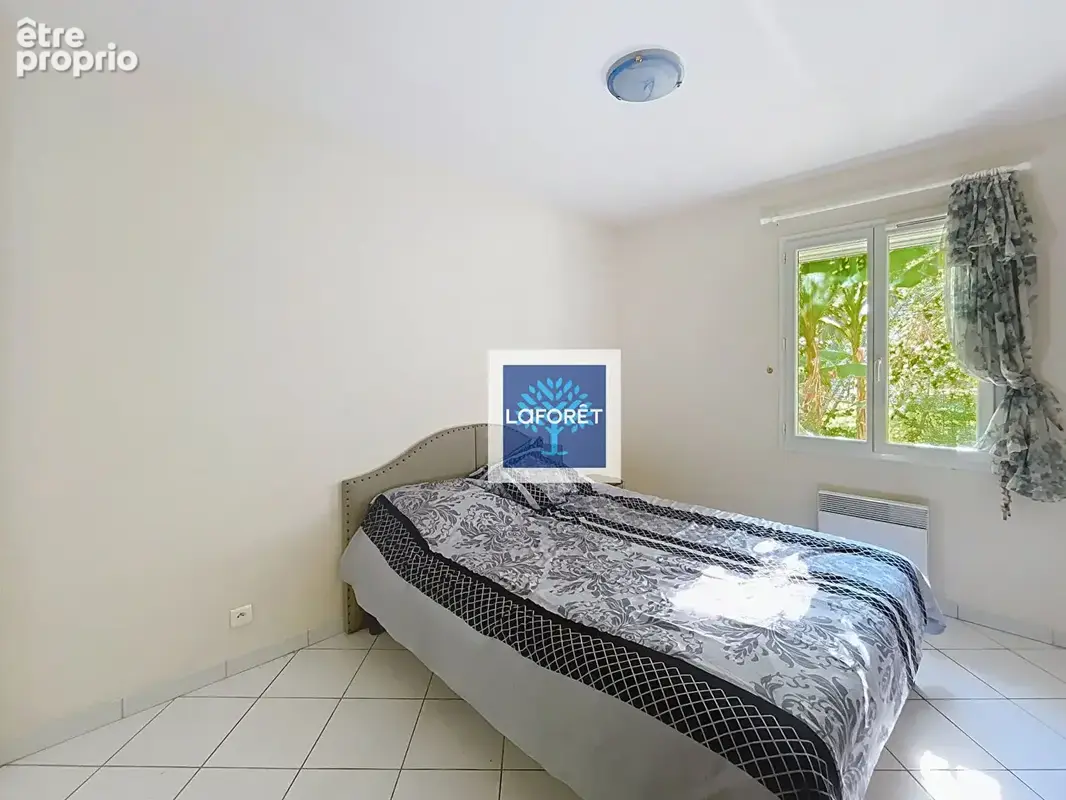 Maison de plain pied, 4 chambres, garage et parc - photo 7