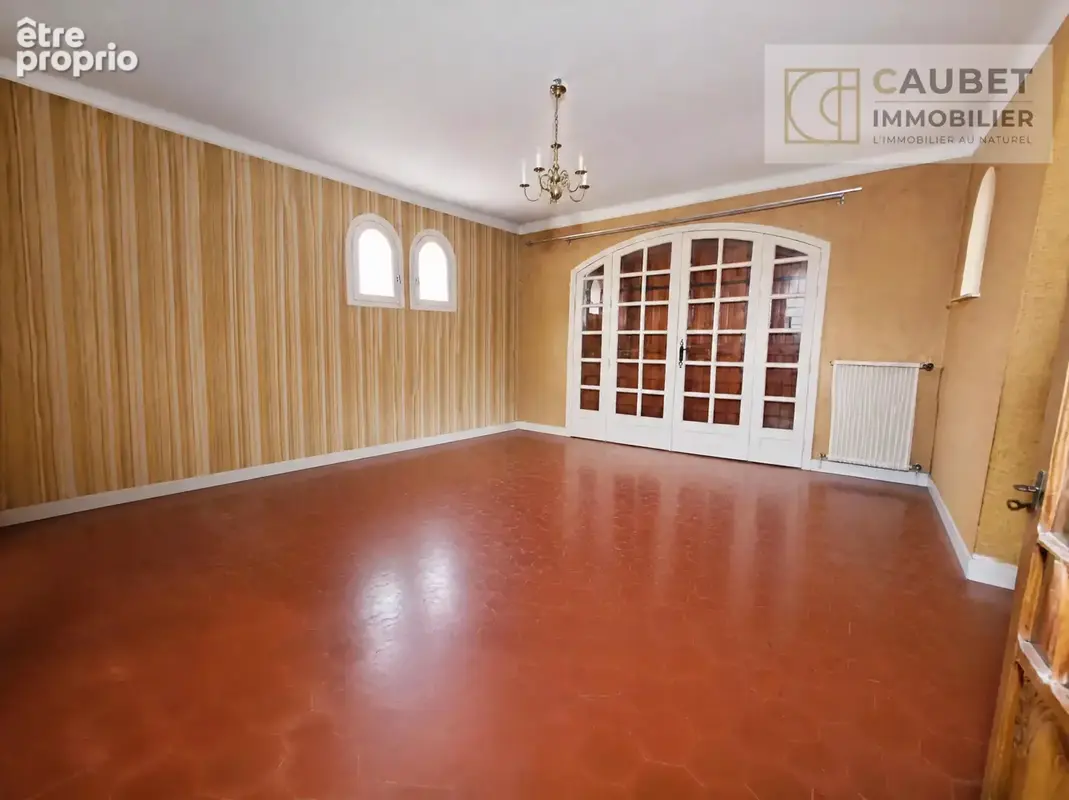 Maison familiale de 213 m² sur une parcelle de 506 m². - photo 8
