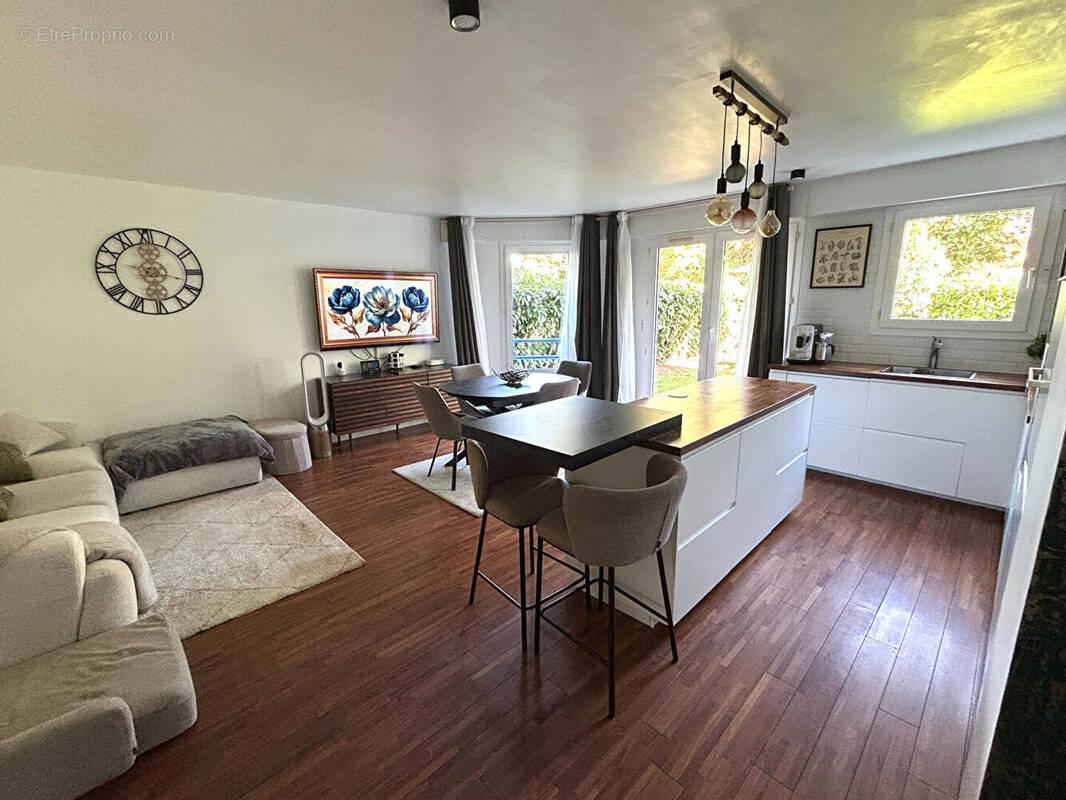 Appartement à L&#039;HAY-LES-ROSES