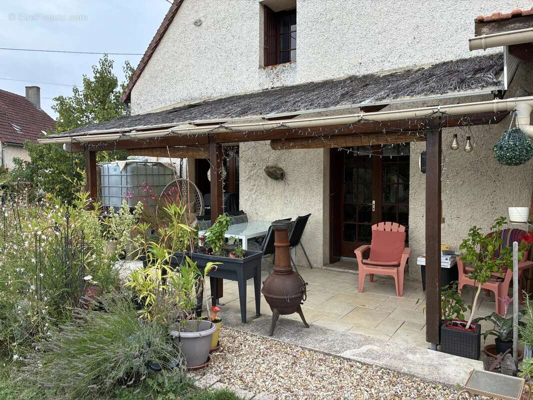 Maison rénovée avec gîte séparé de 3 chambres et piscine !! - photo 18