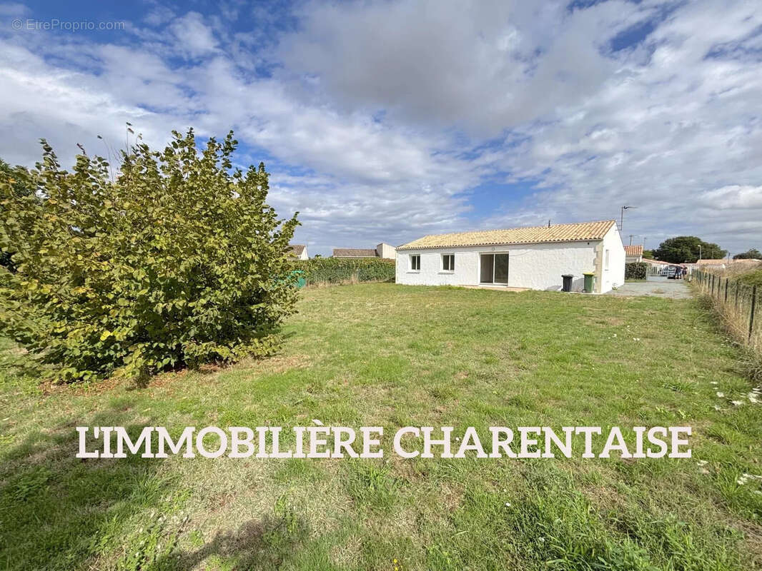 Maison à CORME-ROYAL