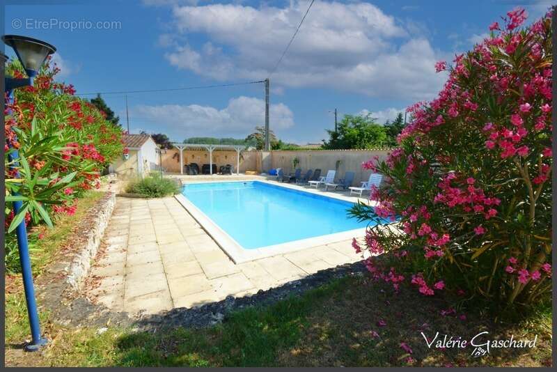 Maison à CAMPS-SUR-L&#039;ISLE
