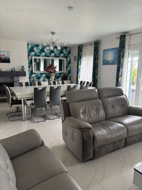 Maison à JOUY-LE-CHATEL