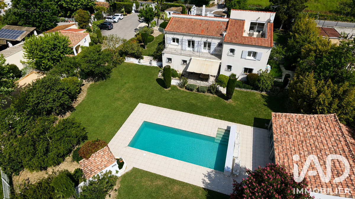 Maison 350 m² à Saint-Victoret  - photo 2