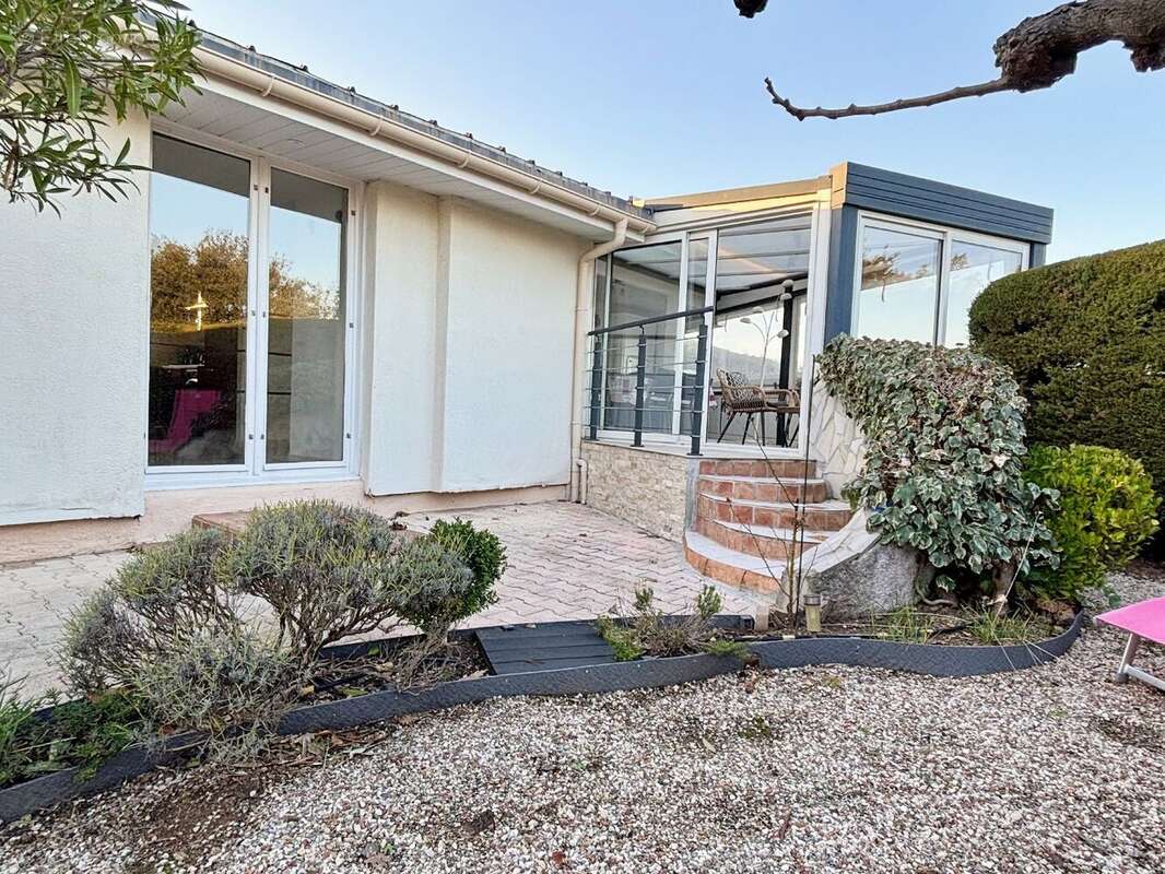 Maison à ROQUEBRUNE-SUR-ARGENS