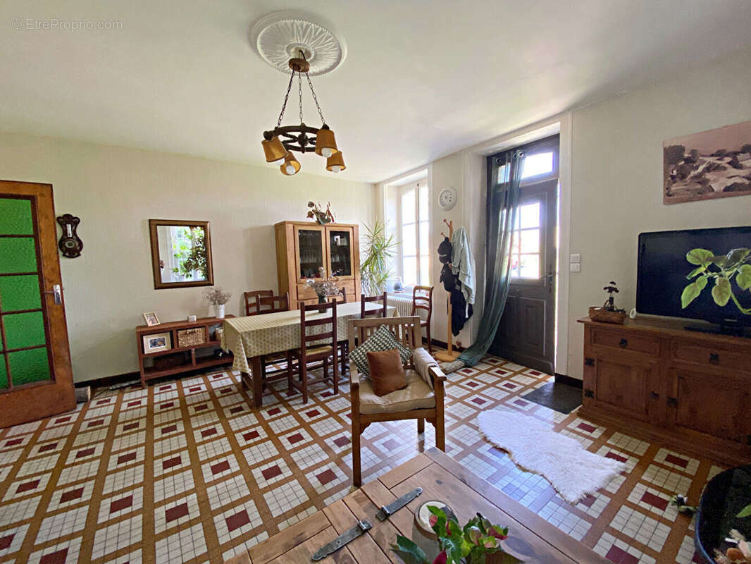 Maison à BRISSAC-QUINCE