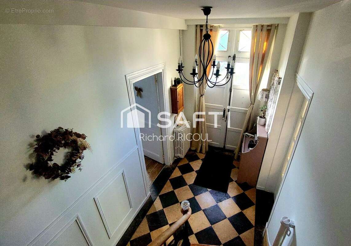 Maison 209 m² à Petiville  - photo 4
