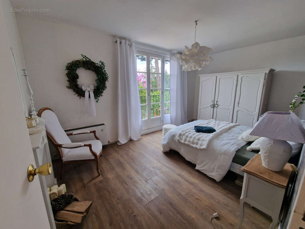 Maison à SAINT-LAURENT-DE-LA-SALANQUE