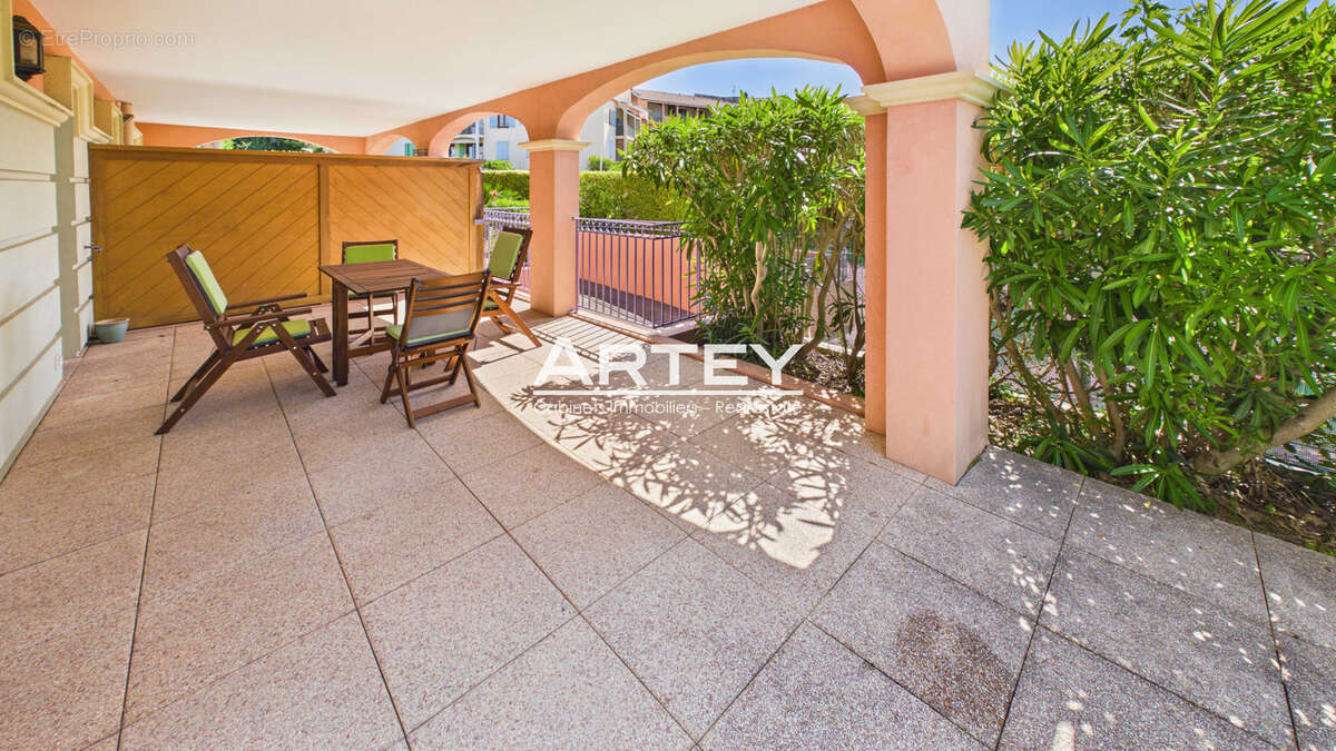 Appartement à CARQUEIRANNE