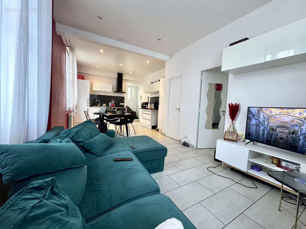 Appartement à SARTROUVILLE